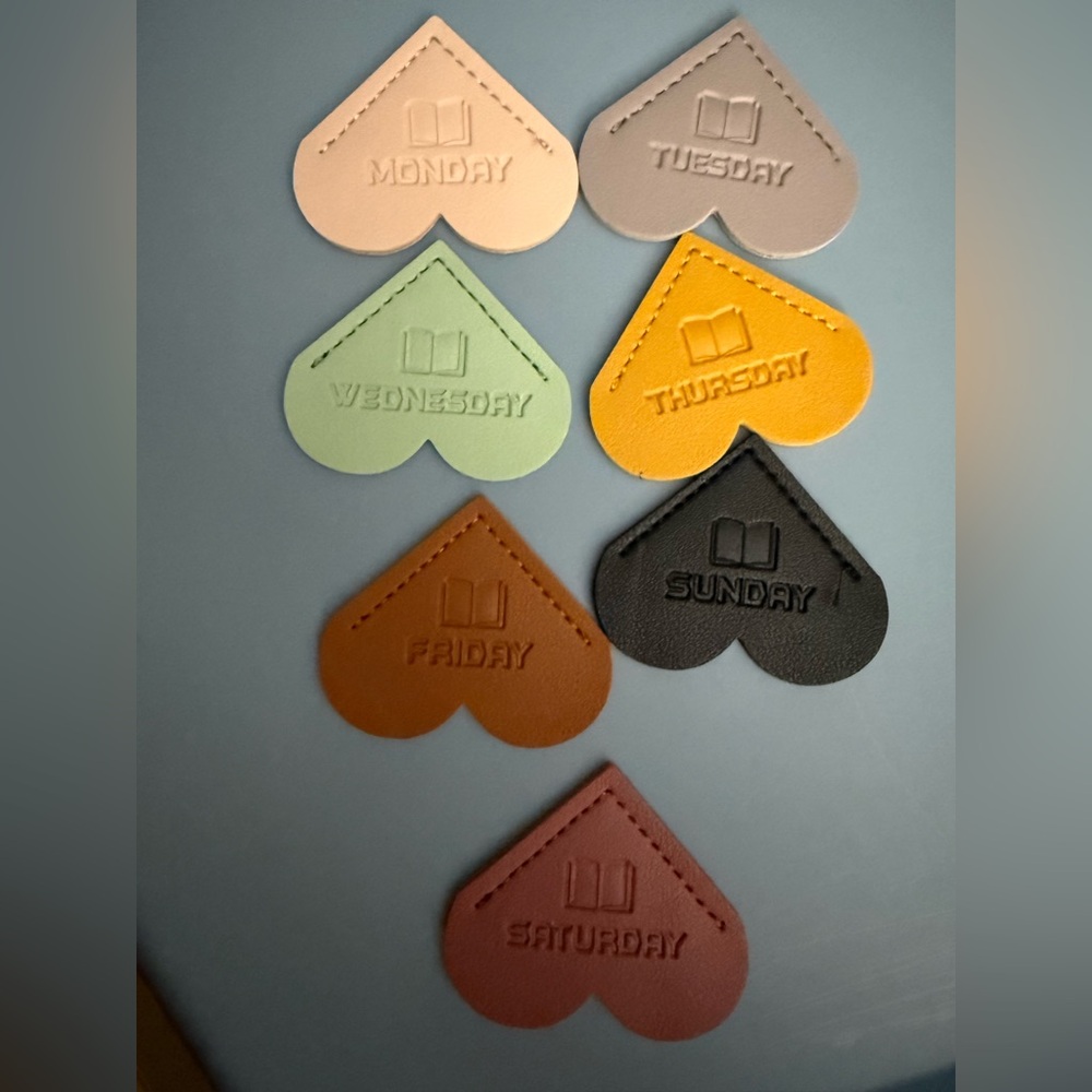 7 Piece Set Heart-Shaped Leather Corner Bookmarks, Days of The Week. New‎